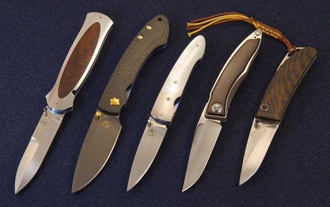 Несколько стальных ножей